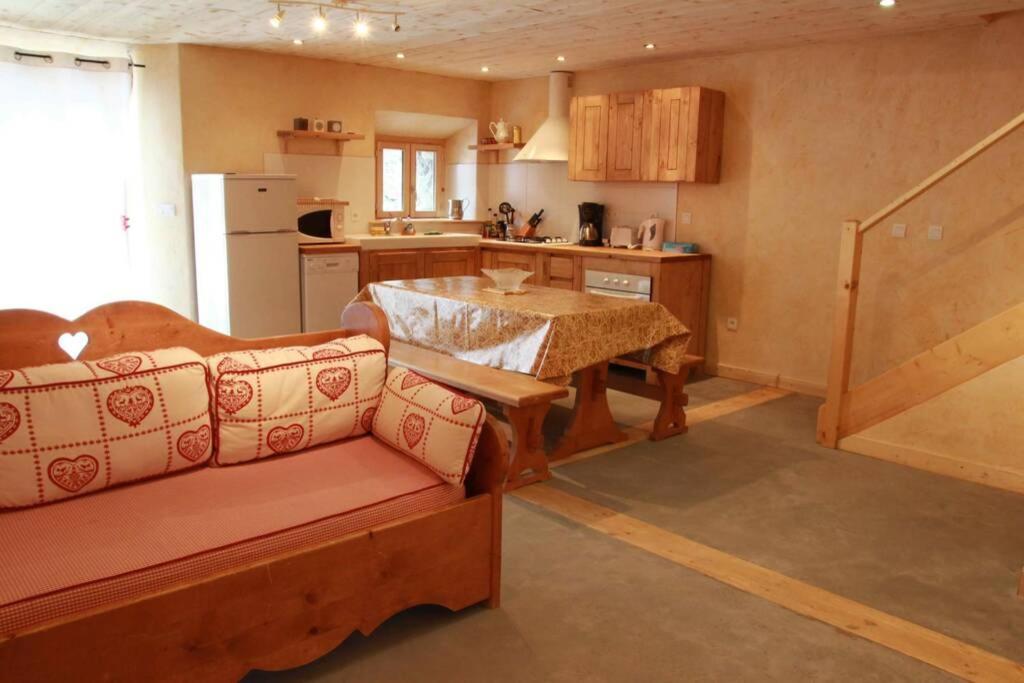 Chalet A La Montagne 10 Places 4 Chambres บอนเนวัล-ซัวร์-อาร์ค ภายนอก รูปภาพ